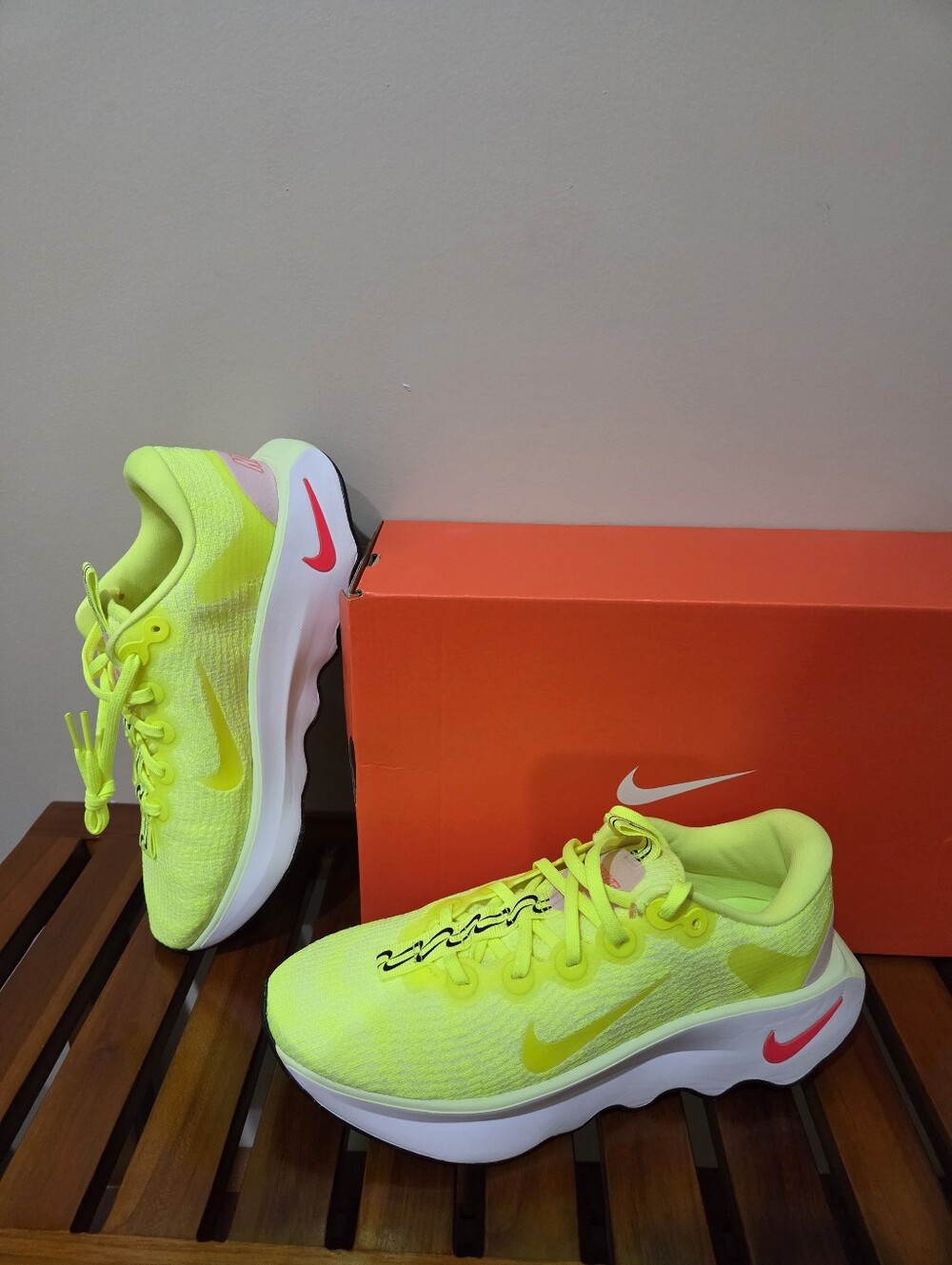 Nike Motiva Women's Neon Yellow Athletic Sneakers Size 9 NEW